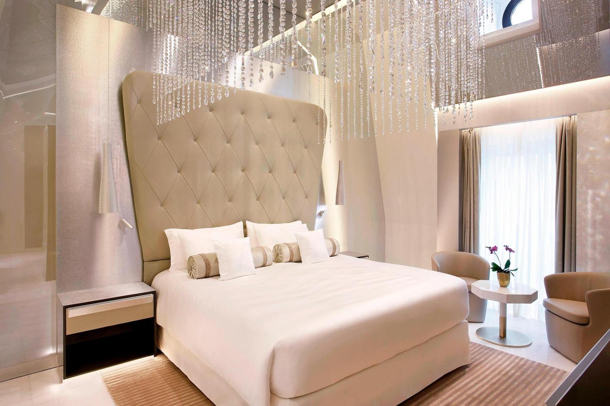 Katara Royal Suite 4 Bedroom Penthouse Suite Skyline view