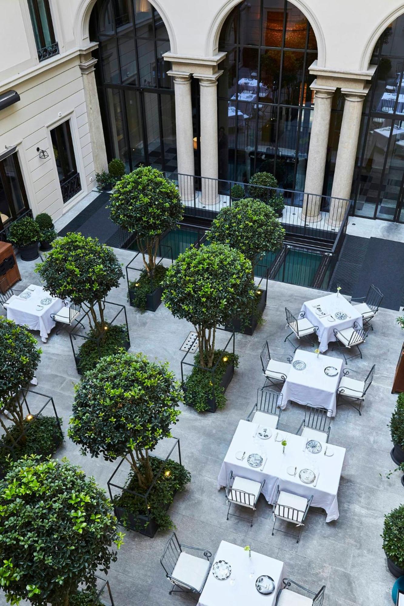 Deluxe Terrace Suite